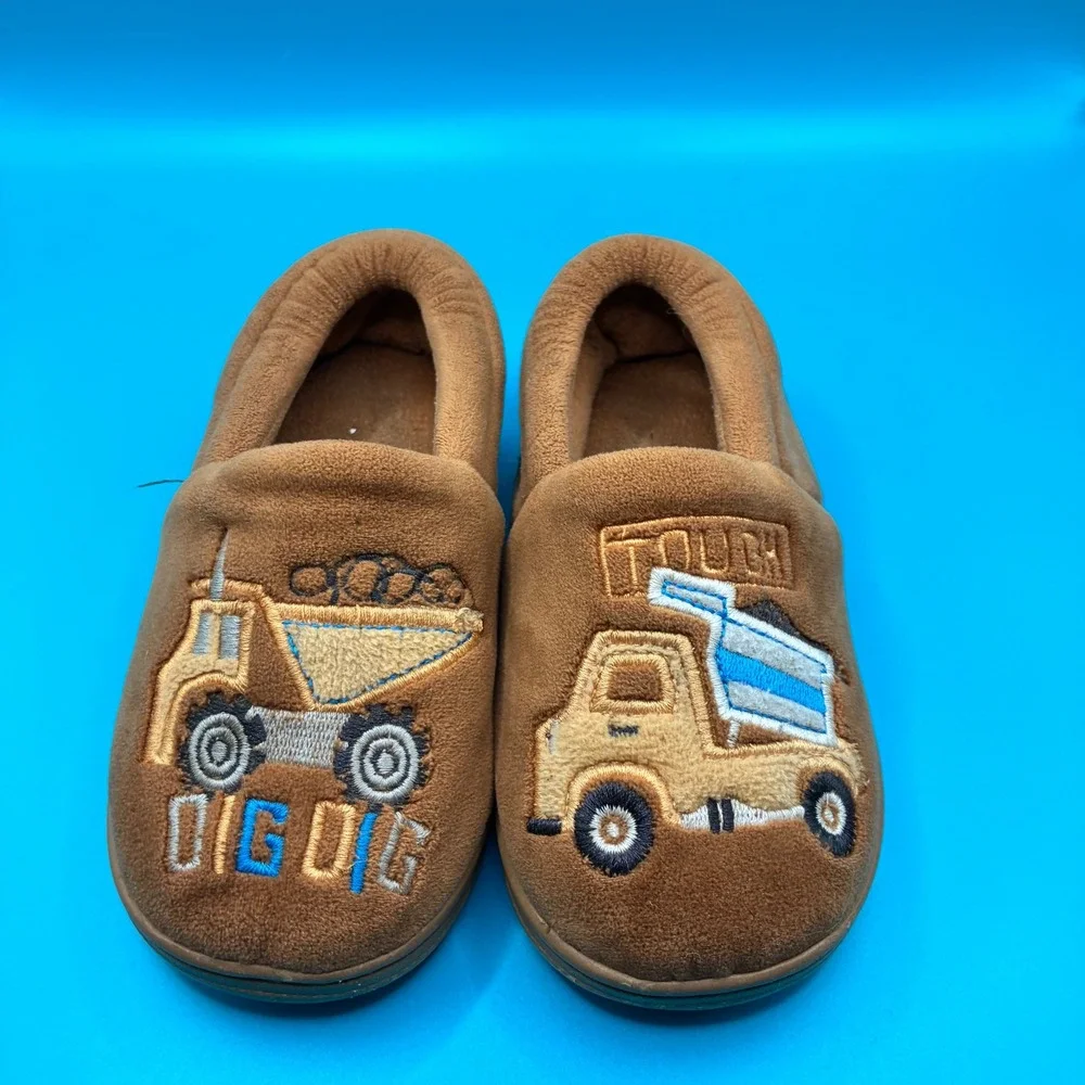 See Kai Run Construction Truck Fleece Slippers Dig Dig Tough Size 26-27